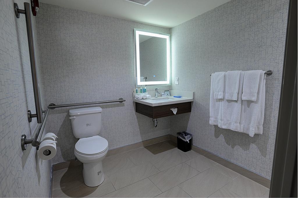Holiday Inn Express & Suites Toronto Airport West By Ihg Mississauga Exteriér fotografie