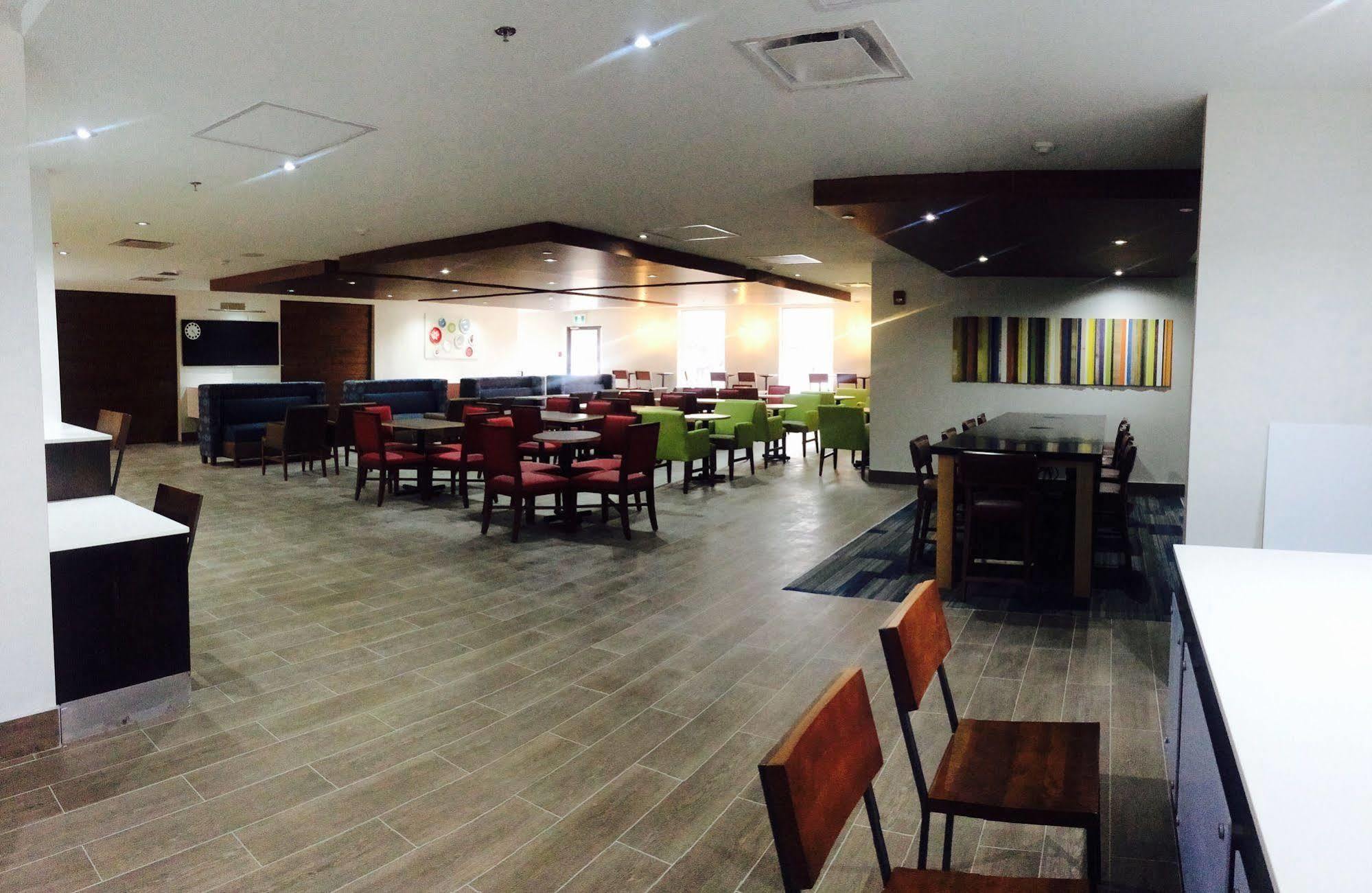Holiday Inn Express & Suites Toronto Airport West By Ihg Mississauga Exteriér fotografie